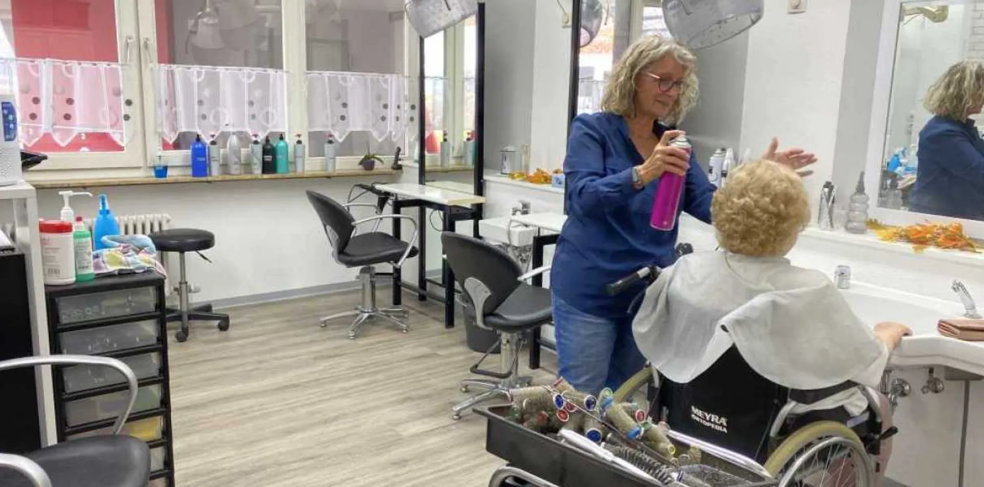 Frisör im Altenzentrum St. Stephan